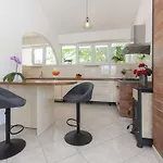 Villa Castle - Five Bedroom With Swimming Pool Zadvarje