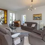 Castle - Five Bedroom With Swimming Pool Villa Zadvarje