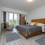 Castle - Five Bedroom With Swimming Pool Zadvarje