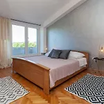 Villa Castle - Five Bedroom With Swimming Pool