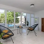 Castle - Five Bedroom With Swimming Pool Villa *