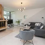 Villa Castle - Five Bedroom With Swimming Pool Zadvarje