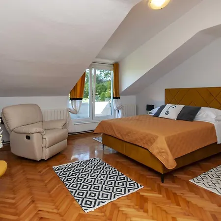 Castle - Five Bedroom With Swimming Pool Villa