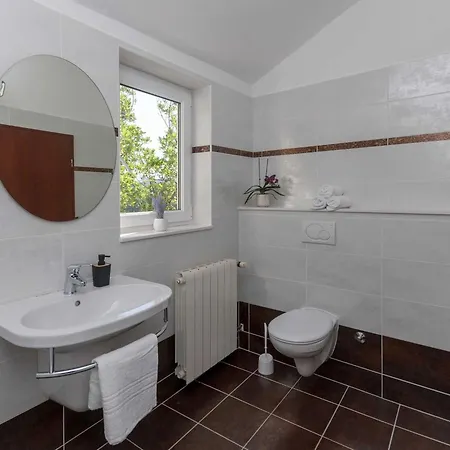 Villa Castle - Five Bedroom With Swimming Pool