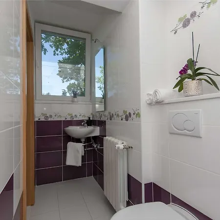 Castle - Five Bedroom With Swimming Pool