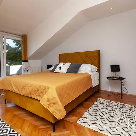 Villa Castle - Five Bedroom With Swimming Pool