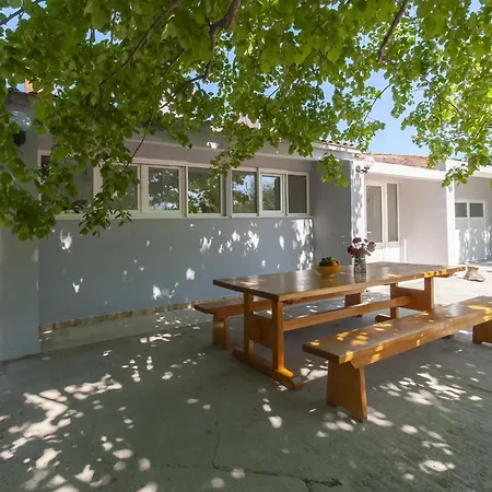 Villa Castle - Five Bedroom With Swimming Pool Zadvarje