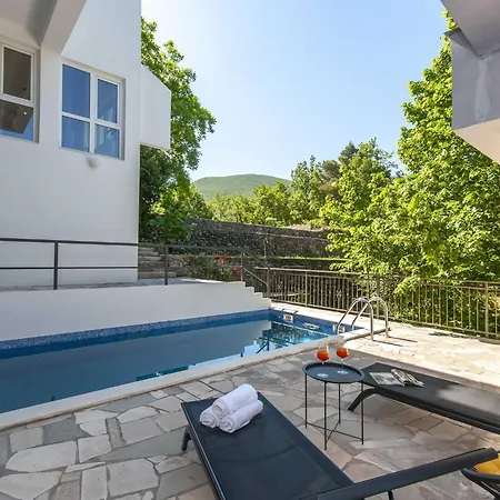 Castle - Five Bedroom With Swimming Pool Zadvarje