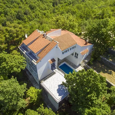Castle - Five Bedroom With Swimming Pool Villa