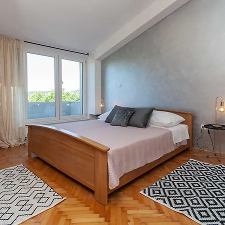 Villa Castle - Five Bedroom With Swimming Pool