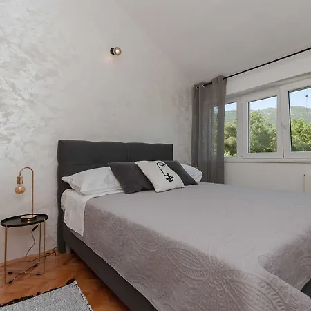Villa Castle - Five Bedroom With Swimming Pool *