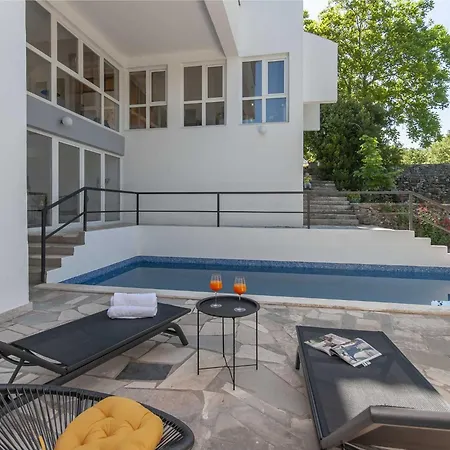 Castle - Five Bedroom With Swimming Pool Villa Zadvarje